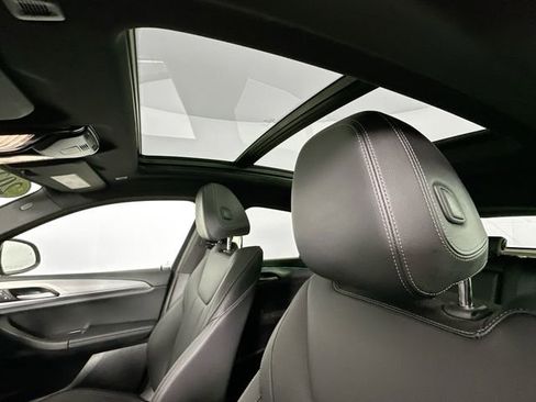 Used 2025 BMW X4 xDrive30i w/ Premium Package image 19