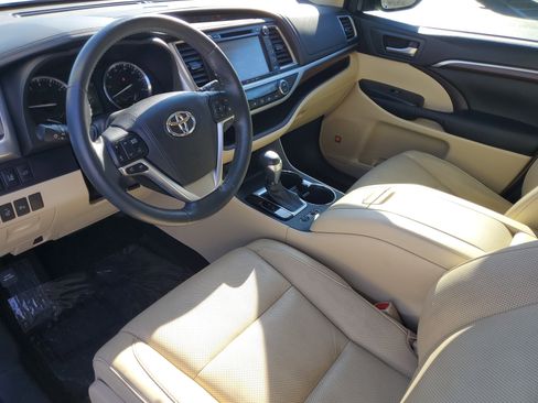 Used 2016 Toyota Highlander Limited Platinum image 18