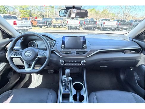Used 2024 Nissan Altima 2.5 SV image 10