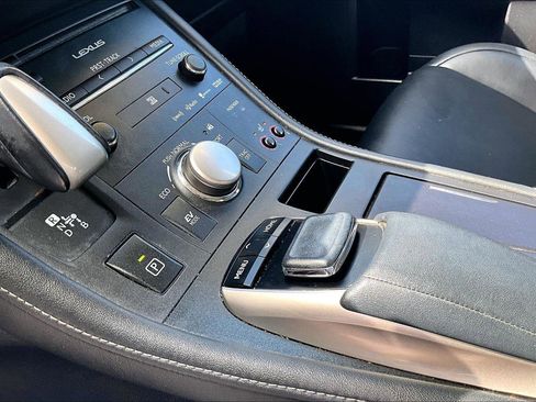 Used 2015 Lexus CT 200h w/ Navigation Package FWD image 17