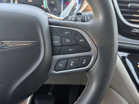 Used 2022 Chrysler Pacifica Limited FWD image 22