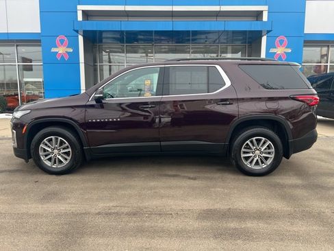 Used 2023 Chevrolet Traverse LT image 3