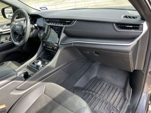 Used 2024 Jeep Grand Cherokee L Altitude image 44