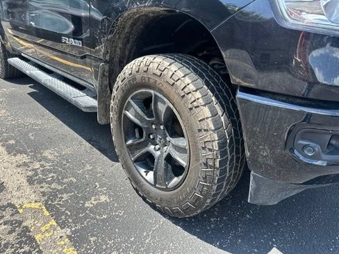 Used 2020 RAM 1500 4x4 Crew Cab image 3