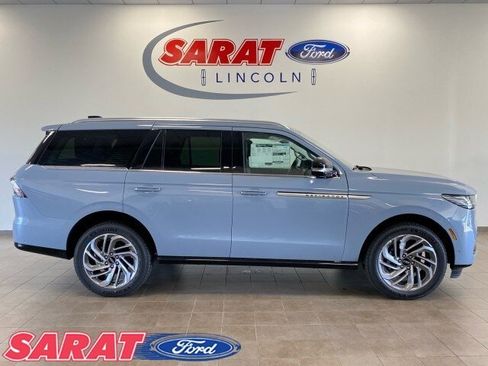 New 2025 Lincoln Navigator Reserve AWD/4WD image 1