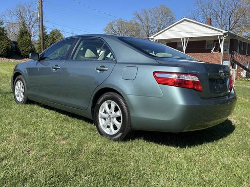 Used 2009 Toyota Camry LE image 2