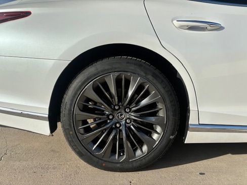 Used 2018 Lexus LS 500 w/ Interior Upgrade Package image 9