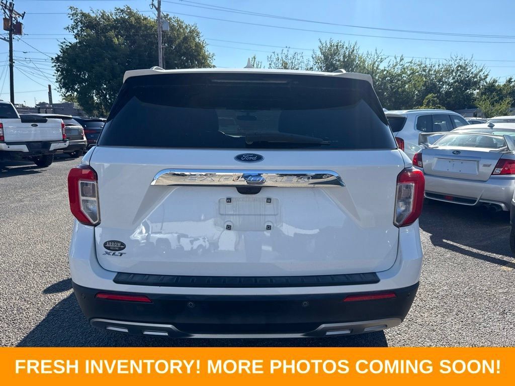 Used 2024 Ford Explorer XLT w/ Equipment Group 202A RWD image 3
