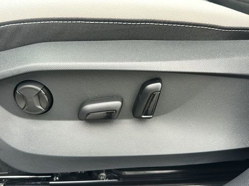 New 2026 Volkswagen Taos SE image 23