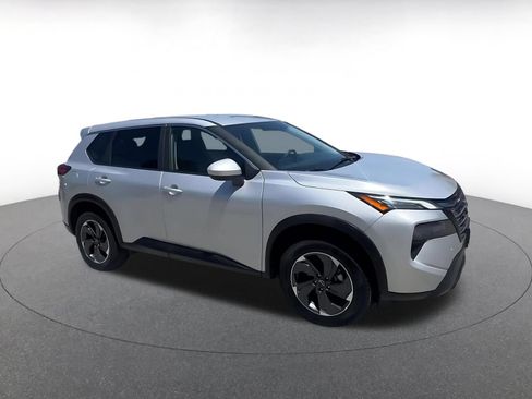 Used 2025 Nissan Rogue SV FWD image 2