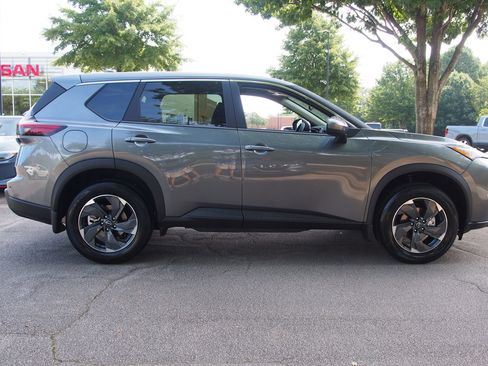 Used 2026 Nissan Rogue SV FWD image 8