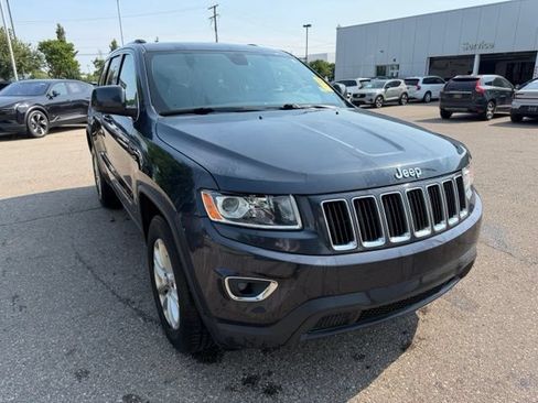 Used 2014 Jeep Grand Cherokee Laredo w/ 18" Wheel & 8.4" Radio Group AWD/4WD image 3