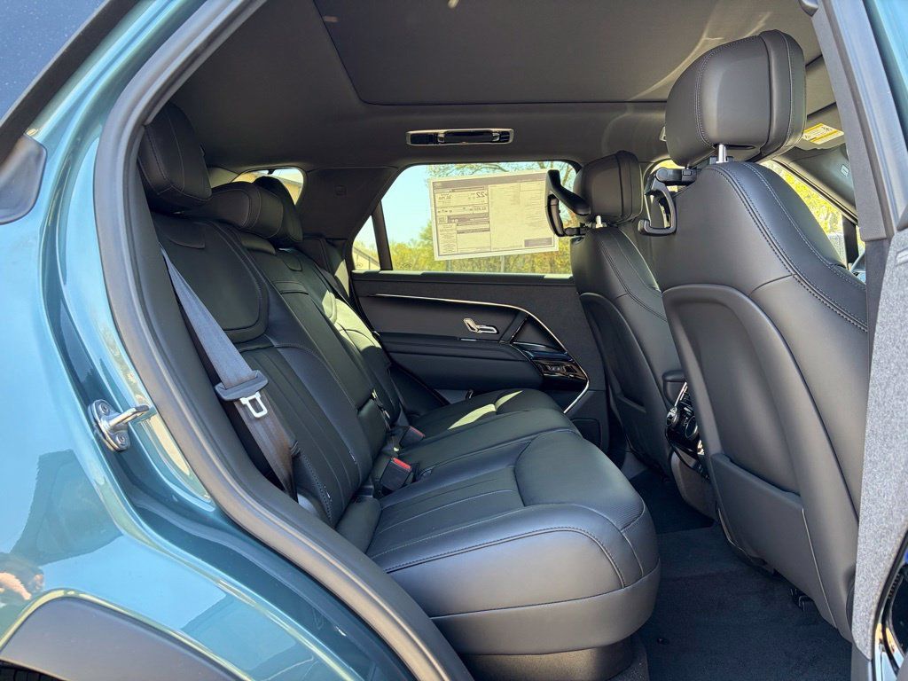 New 2026 Land Rover Range Rover Sport Dynamic SE AWD/4WD image 17