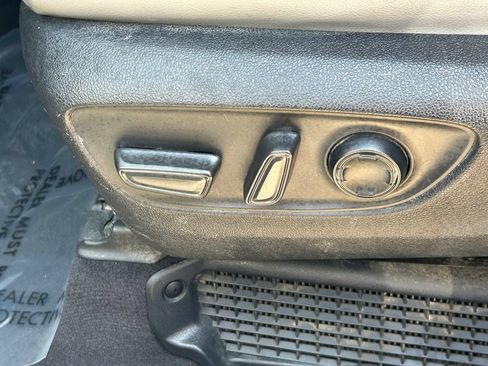 Used 2023 Toyota Sienna XLE FWD image 24