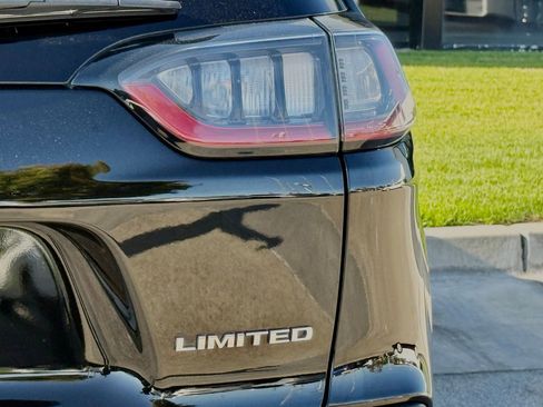 Used 2019 Jeep Cherokee Limited w/ Technology Group FWD image 14