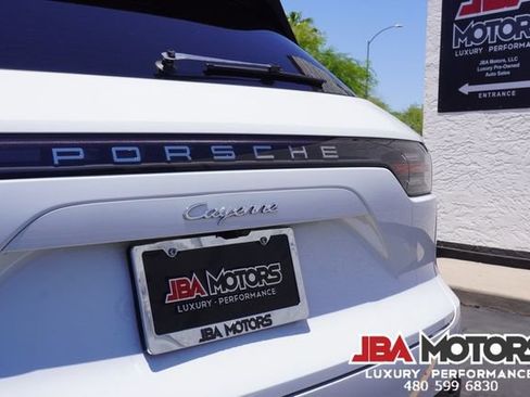 Used 2023 Porsche Cayenne AWD/4WD image 18