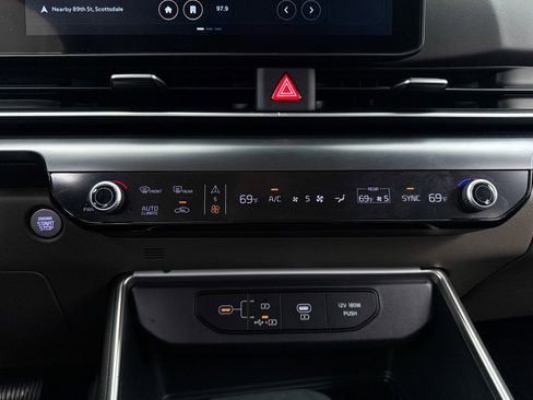 Certified 2025 Kia Carnival image 26