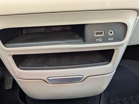 Used 2018 Chrysler Pacifica Touring-L FWD image 11