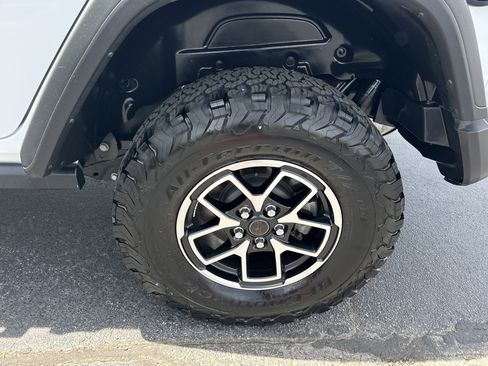 Used 2025 Jeep Wrangler Unlimited Rubicon w/ Convenience Group image 23