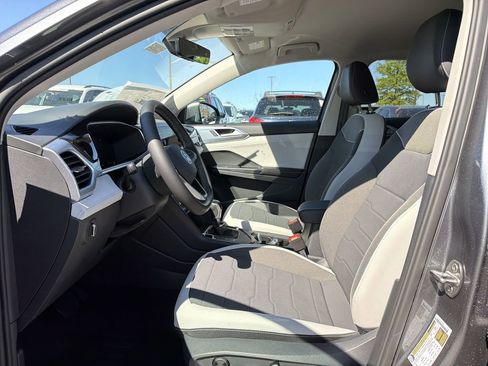 New 2026 Volkswagen Taos SE FWD image 11