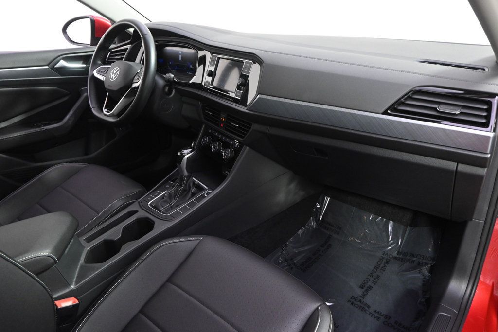 Used 2023 Volkswagen Jetta SE w/ Panoramic Sunroof Package FWD image 15