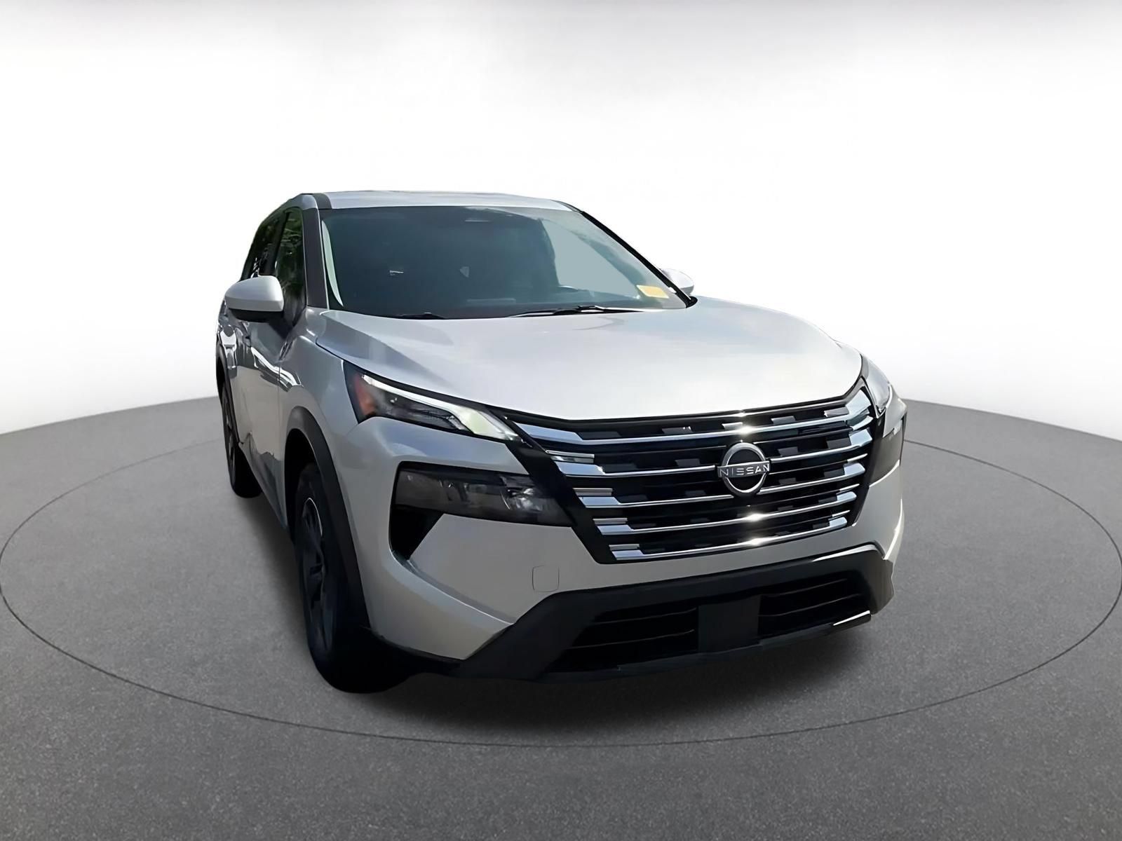 Used 2025 Nissan Rogue SV FWD image 3