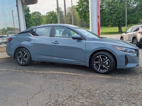 Used 2024 Nissan Sentra SV FWD image 9