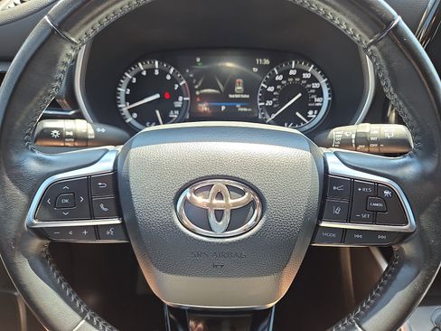 Used 2021 Toyota Highlander XSE FWD image 24