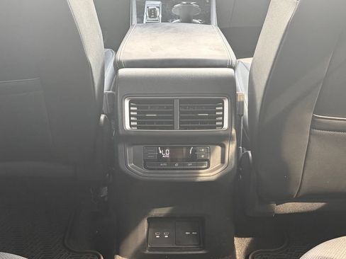 Used 2024 Volkswagen Atlas SE FWD image 48