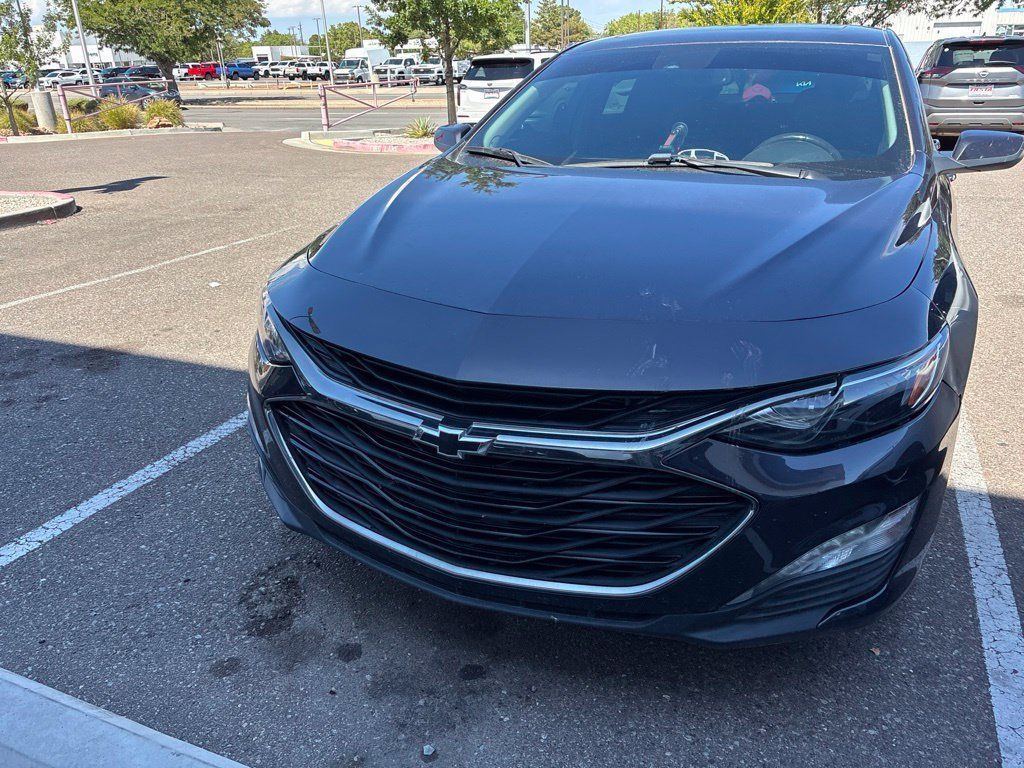 Used 2022 Chevrolet Malibu LT w/ Leather Package FWD image 5