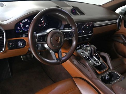 Certified 2022 Porsche Cayenne S Platinum image 4