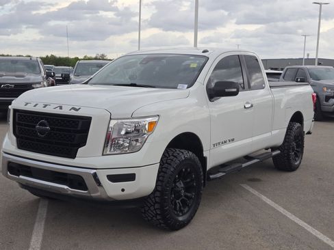 Used 2020 Nissan Titan SV w/ SV Convenience Package image 7