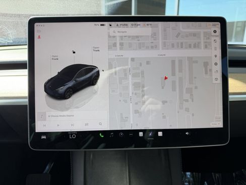 Used 2024 Tesla Model Y 2WD image 28