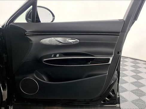 Certified 2025 Genesis GV70 2.5T AWD/4WD image 25