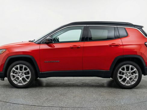 Used 2025 Jeep Compass Limited image 5