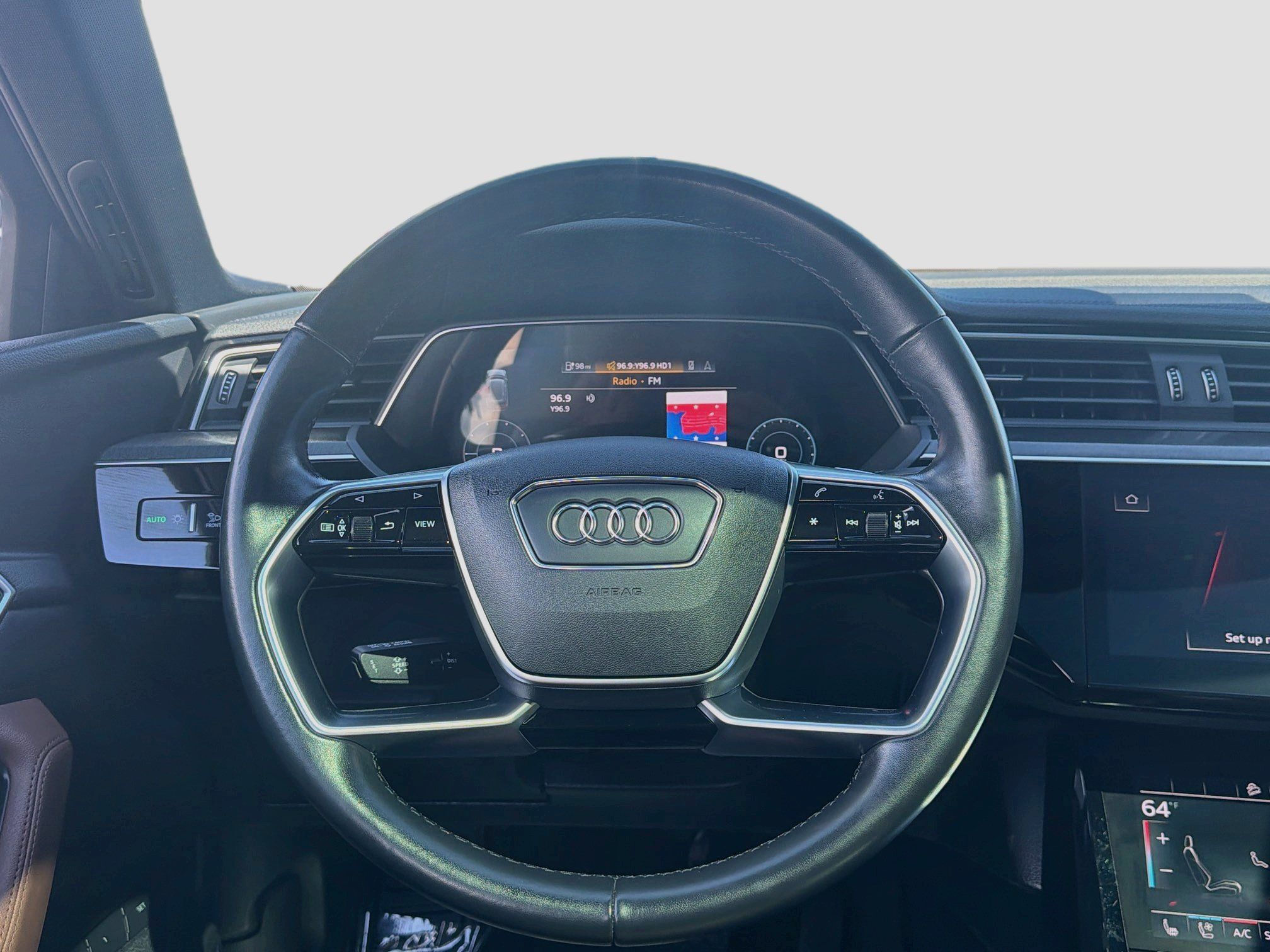 Used 2022 Audi e-tron Premium Plus AWD/4WD image 18