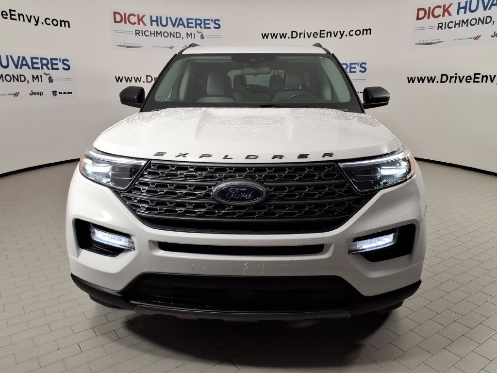 Used 2021 Ford Explorer XLT w/ Equipment Group 202A AWD/4WD image 2