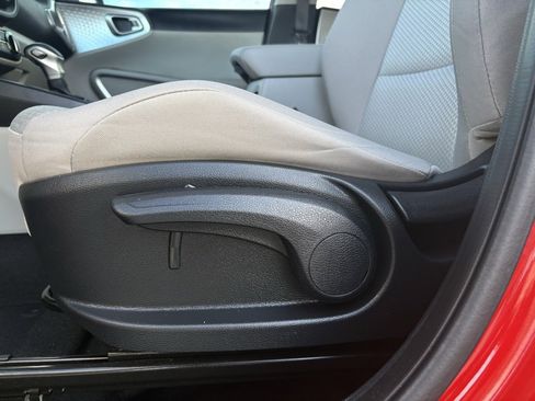 Used 2024 Kia Soul LX image 11