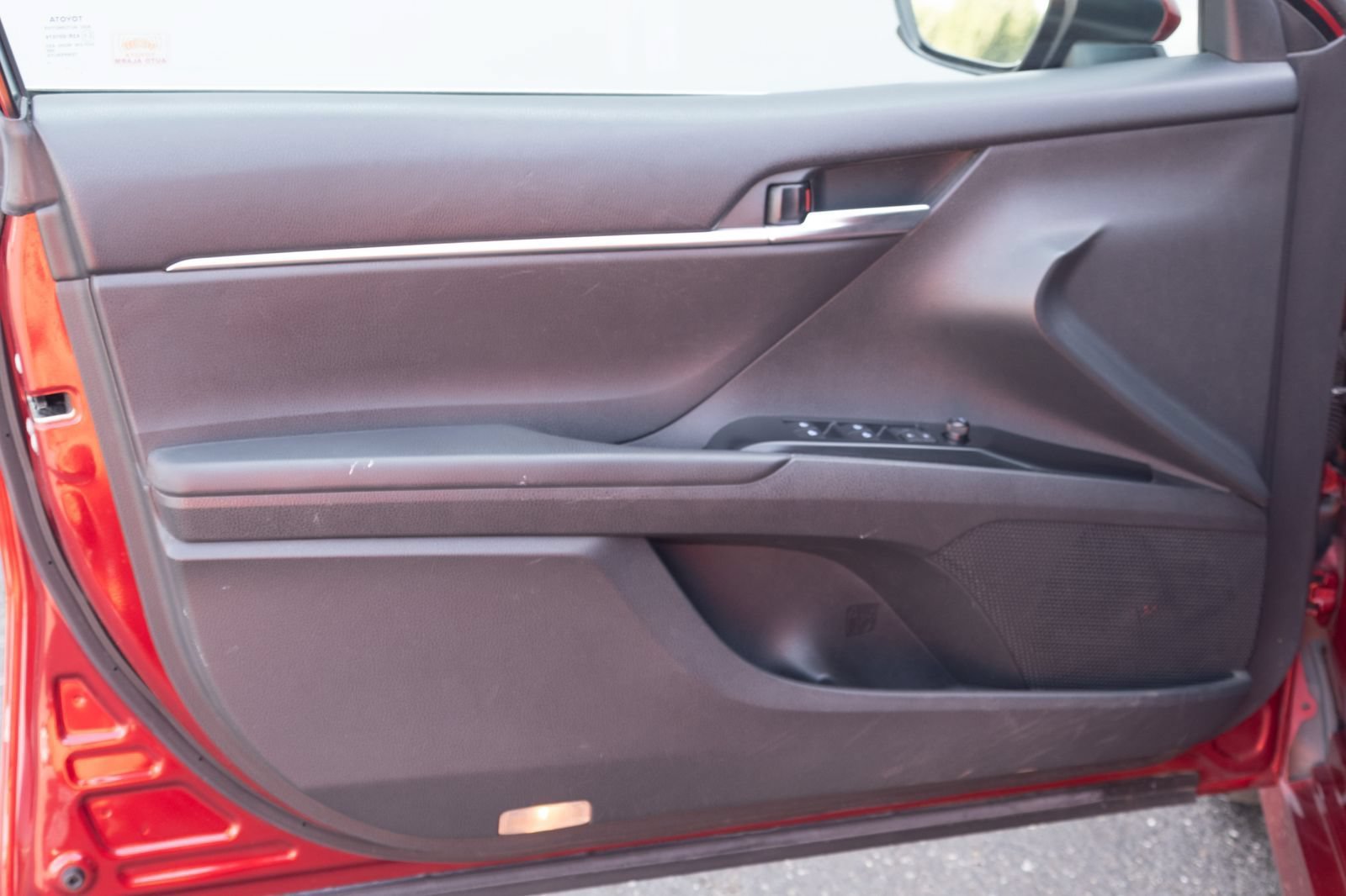 Used 2018 Toyota Camry LE FWD image 12