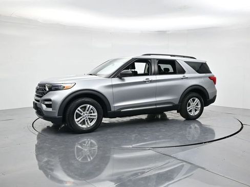 Certified 2023 Ford Explorer XLT w/ Equipment Group 202A image 5