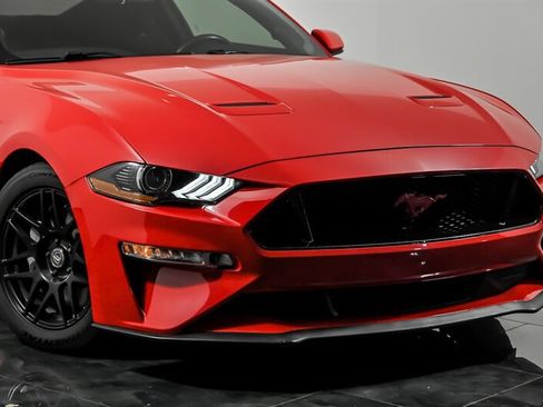 Used 2018 Ford Mustang GT RWD image 2