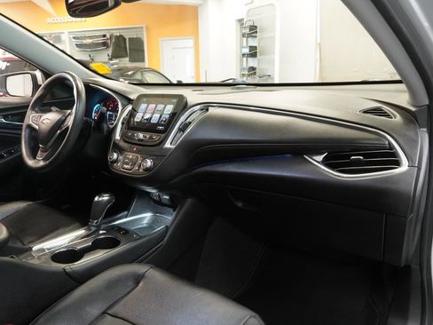 Used 2017 Chevrolet Malibu LT w/ Leather Package FWD image 37