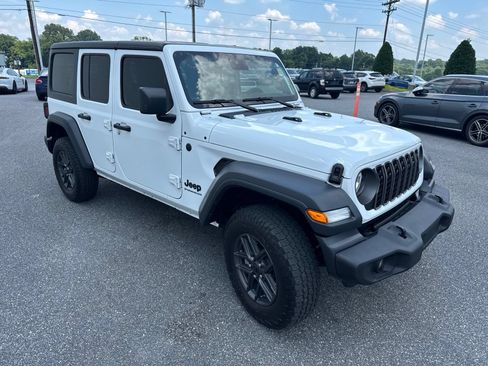 Used 2024 Jeep Wrangler Unlimited Sport AWD/4WD image 3