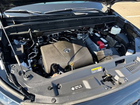 Used 2022 Toyota Highlander XSE AWD/4WD image 50
