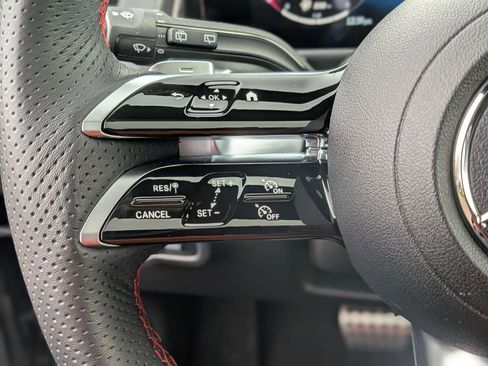 Certified 2025 Mercedes-Benz GLB 250 4MATIC image 18