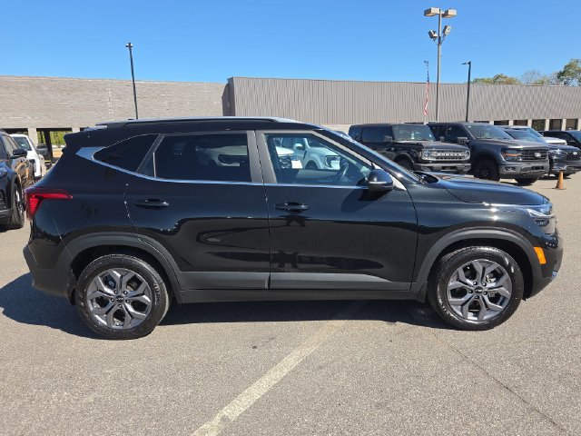 Used 2024 Kia Seltos S FWD image 2