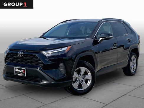 Used 2025 Toyota RAV4 XLE FWD image 1