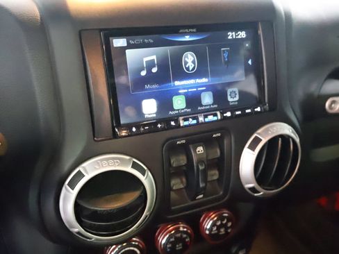 Used 2016 Jeep Wrangler Unlimited Sahara w/ Connectivity Group AWD/4WD image 41
