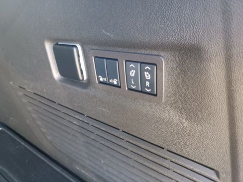Used 2024 GMC Yukon XL Denali Ultimate w/ LPO, Floor Liner Package AWD/4WD image 25