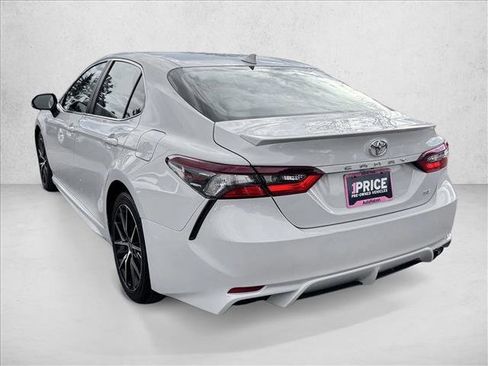 Used 2024 Toyota Camry SE image 5